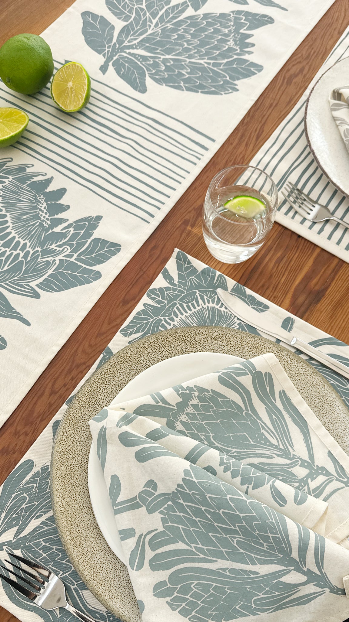 Placemats set of 2 Protea Print | fabric, reversible table setting